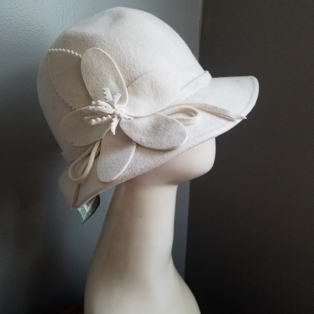Women's Ivory wool hat